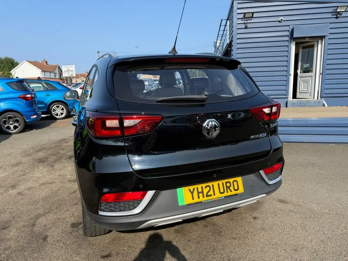 2021-mg-zs-suv-e-exclusive-ev-big-12