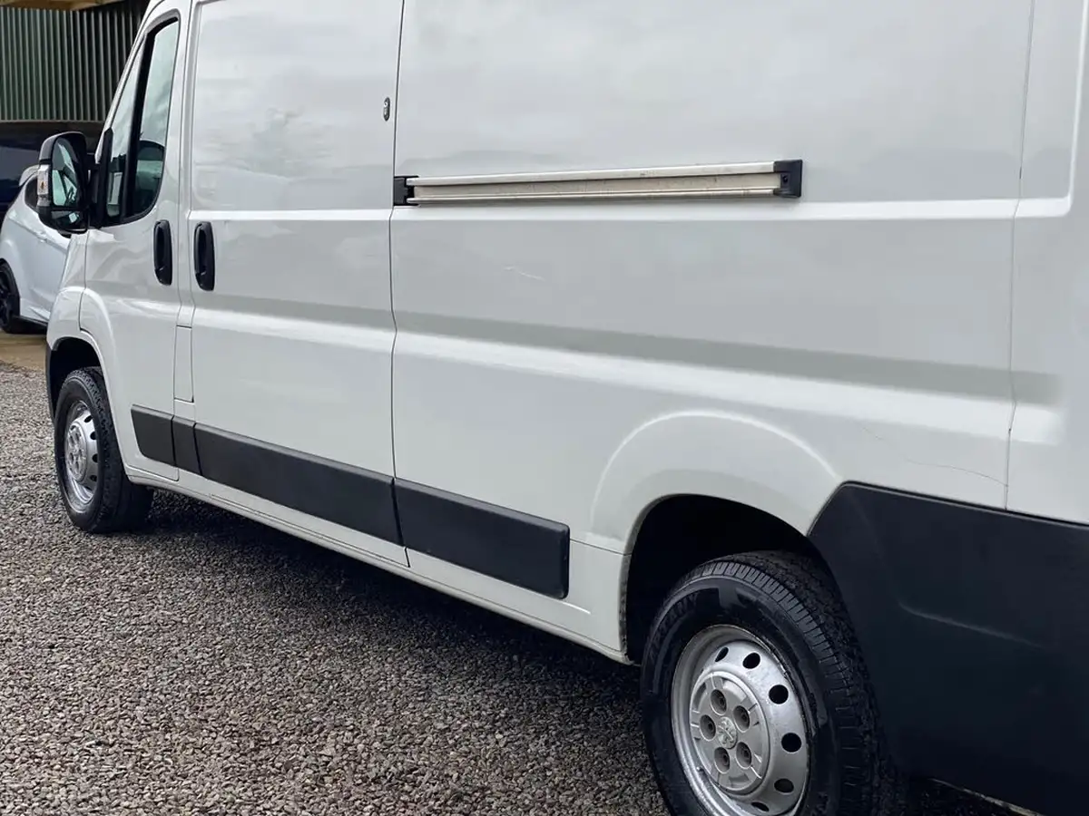2019-peugeot-boxer-20-bluehdi-professional-335-l3-h2-big-28