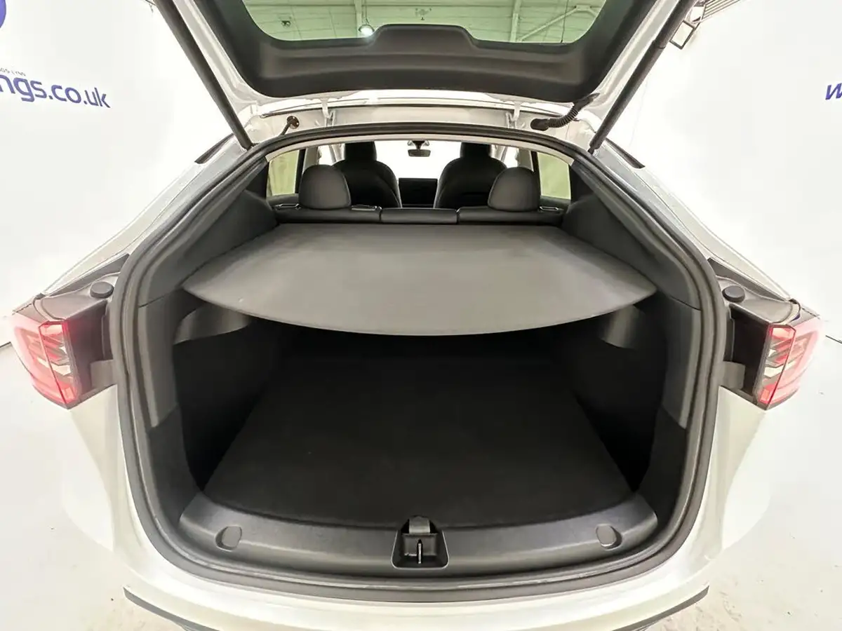 2022-tesla-model-y-e-long-range-big-22