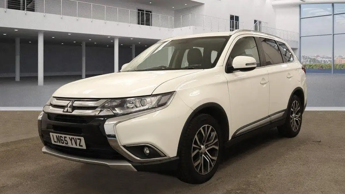 2016-mitsubishi-outlander-22di-d-gx3-7st-big-1