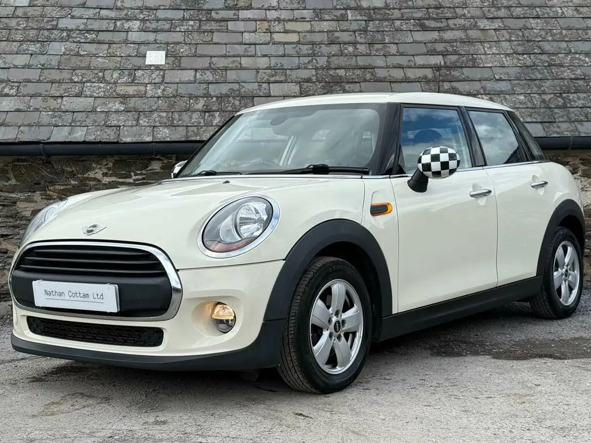 2015-mini-cooper-12-one-ss-5d-big-1