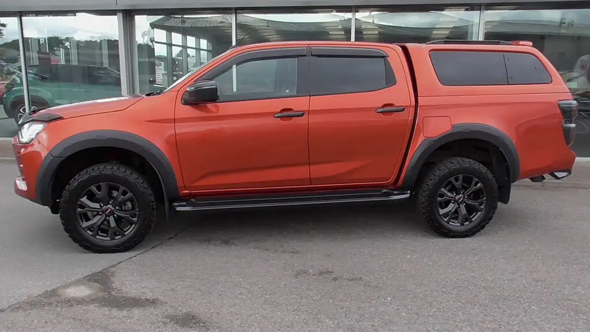 2024-isuzu-d-max-19td-v-cross-steel-edition-auto-big-2