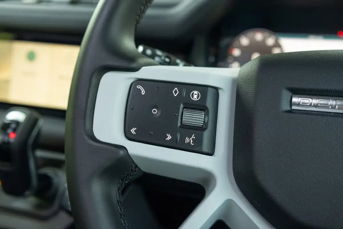 2024-land-rover-110-defender-30-d250-xs-edition-big-9