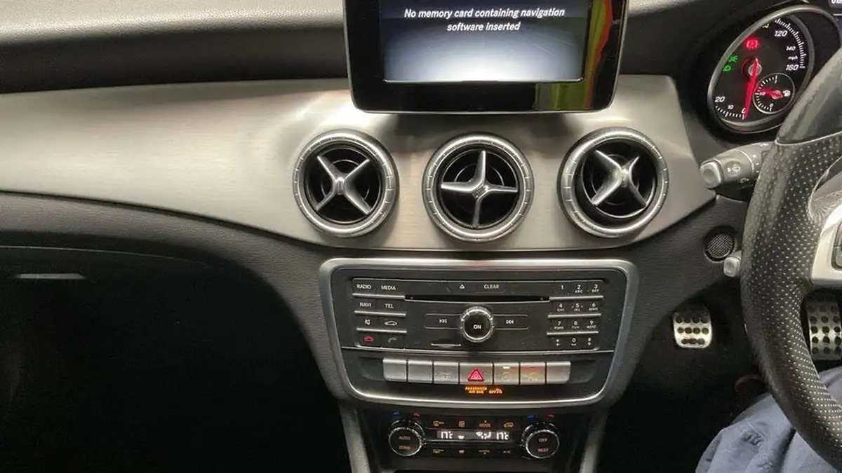 2017-mercedes-benz-cla-21d-cla-200-amg-line-coupe-4d-big-13