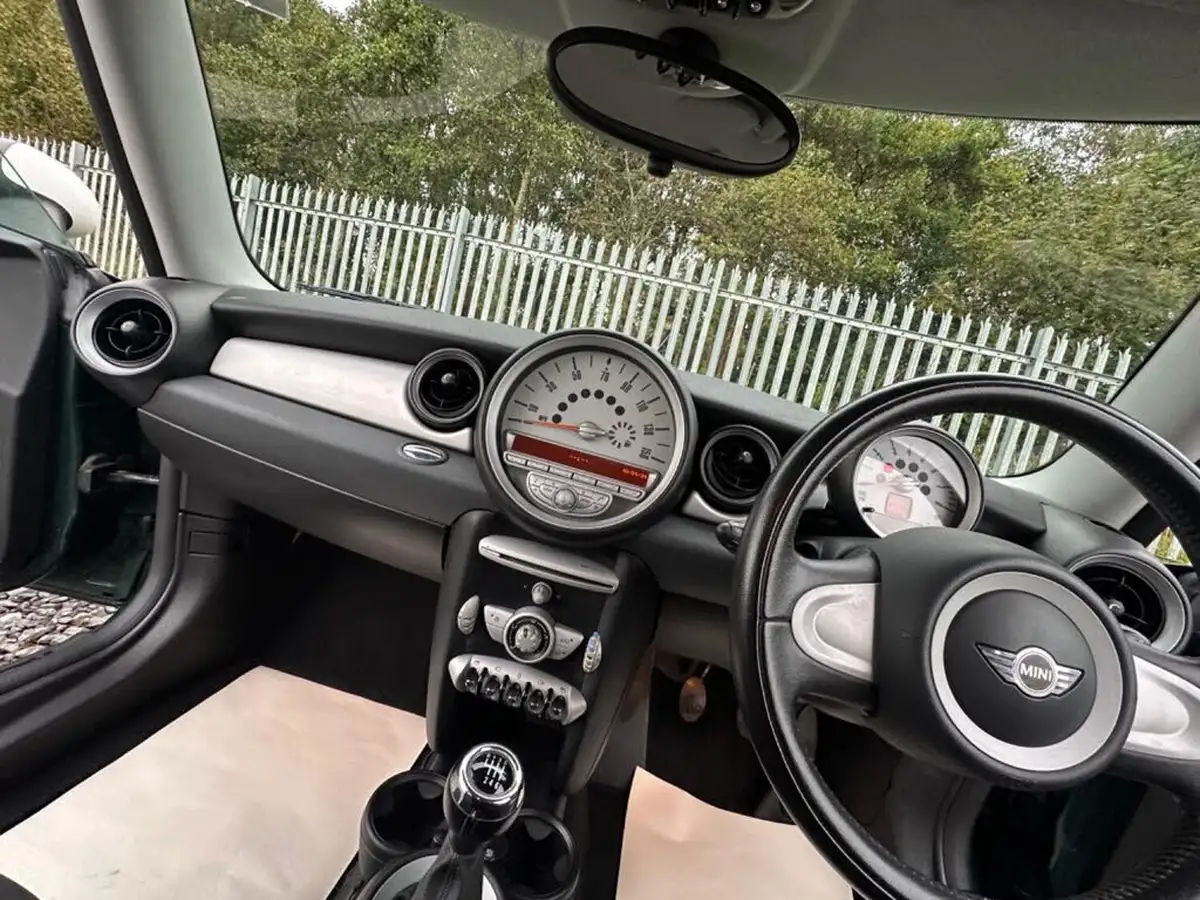2008-mini-cooper-16-cooper-120bhp-hatchback-3d-big-21