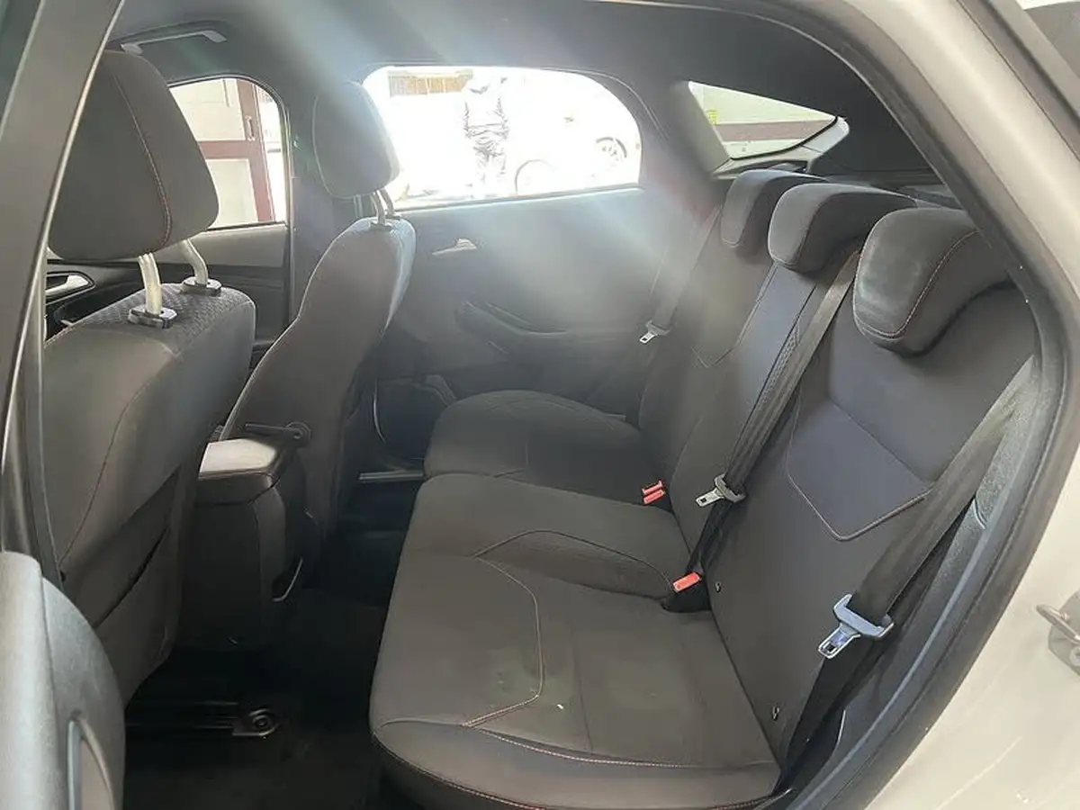 2018-ford-focus-15-st-line-hatchback-big-15