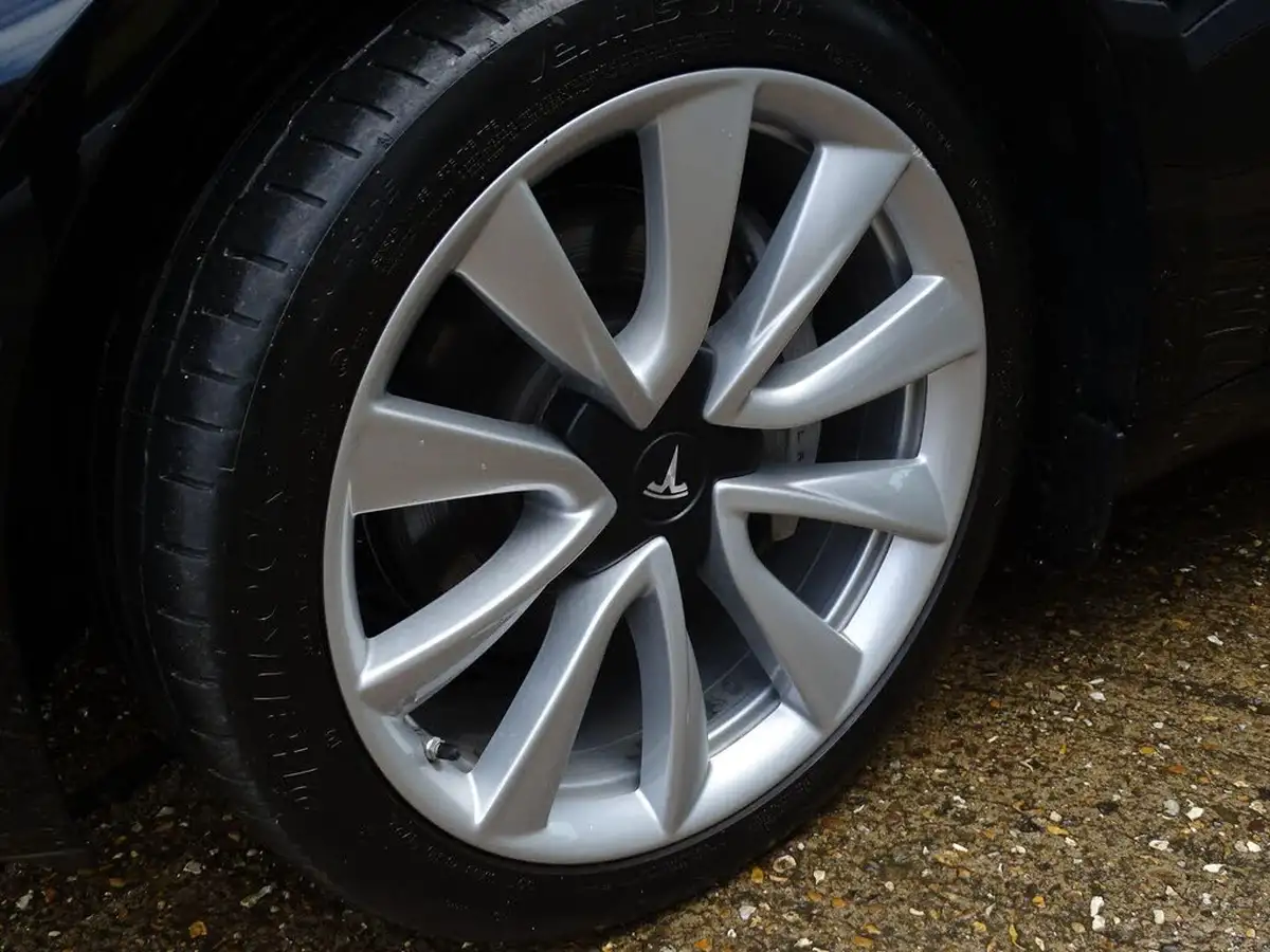 2020-tesla-model-3-e-long-range-big-12