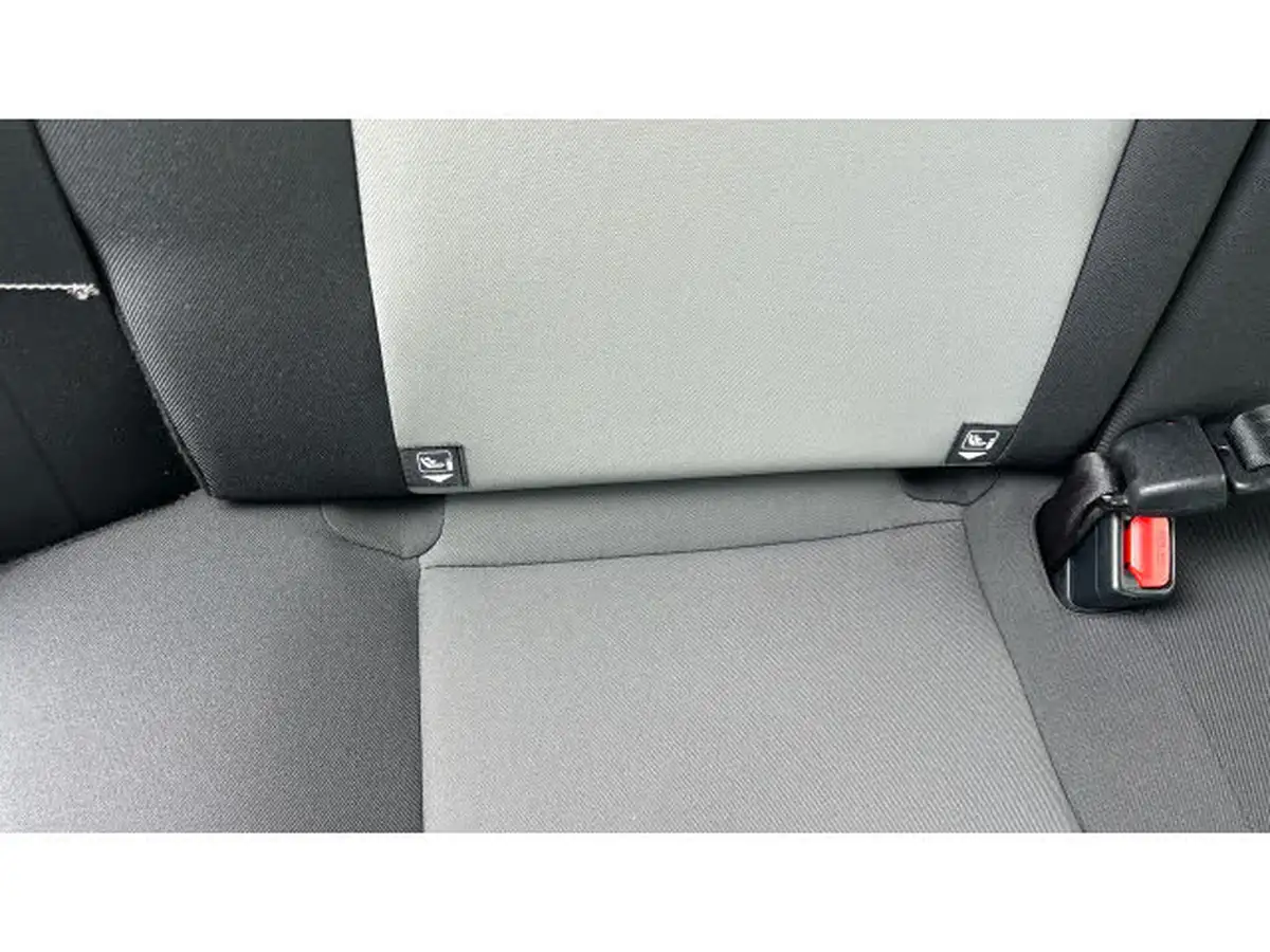 2019-toyota-yaris-15-vvt-i-icon-tech-111bhp-1496cc-big-16