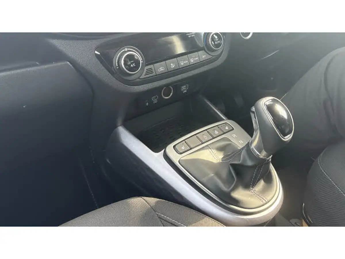 2024-hyundai-i10-10-premium-63ps-auto-big-12