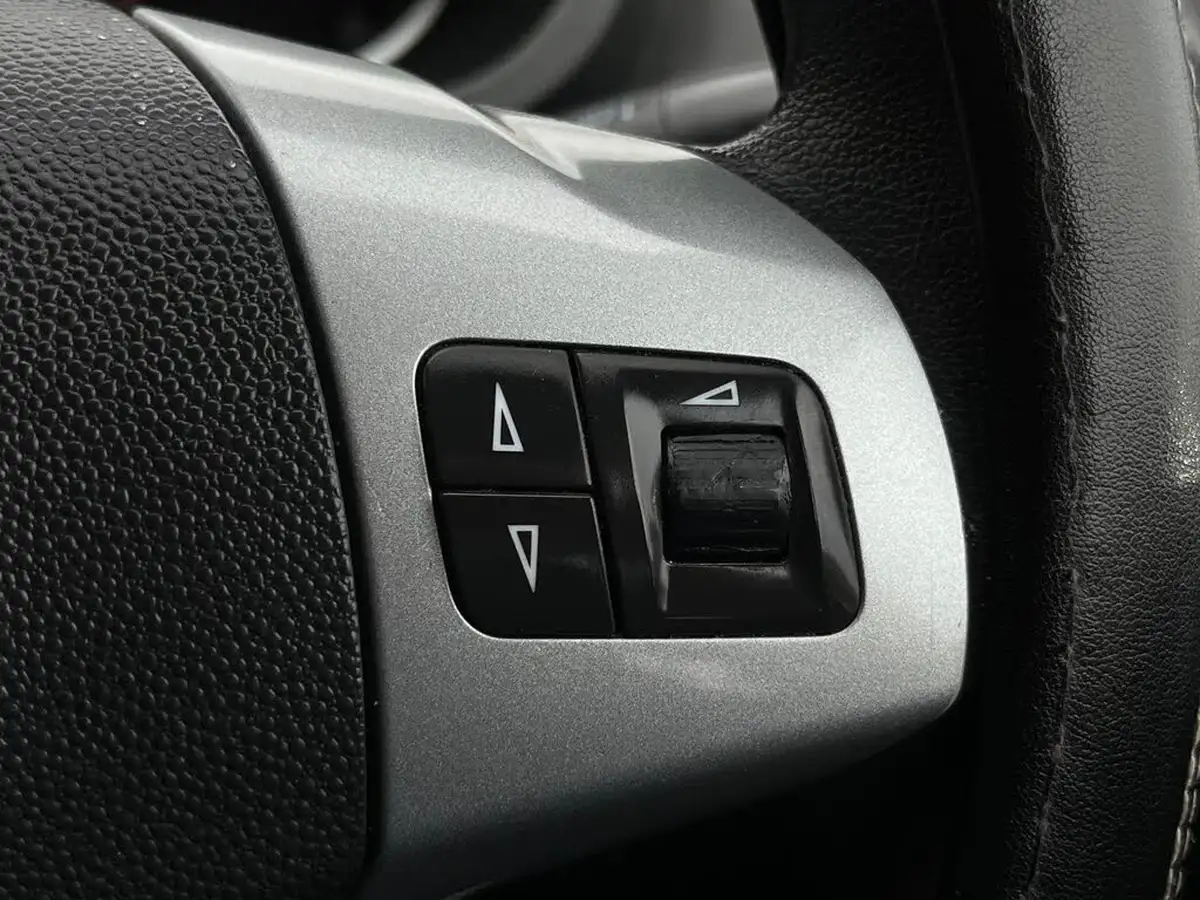 2011-vauxhall-corsa-12-exclusiv-16v-85ps-5d-big-17
