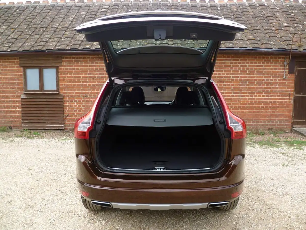 2016-volvo-xc60-20td-d4-se-nav-geartronic-big-37
