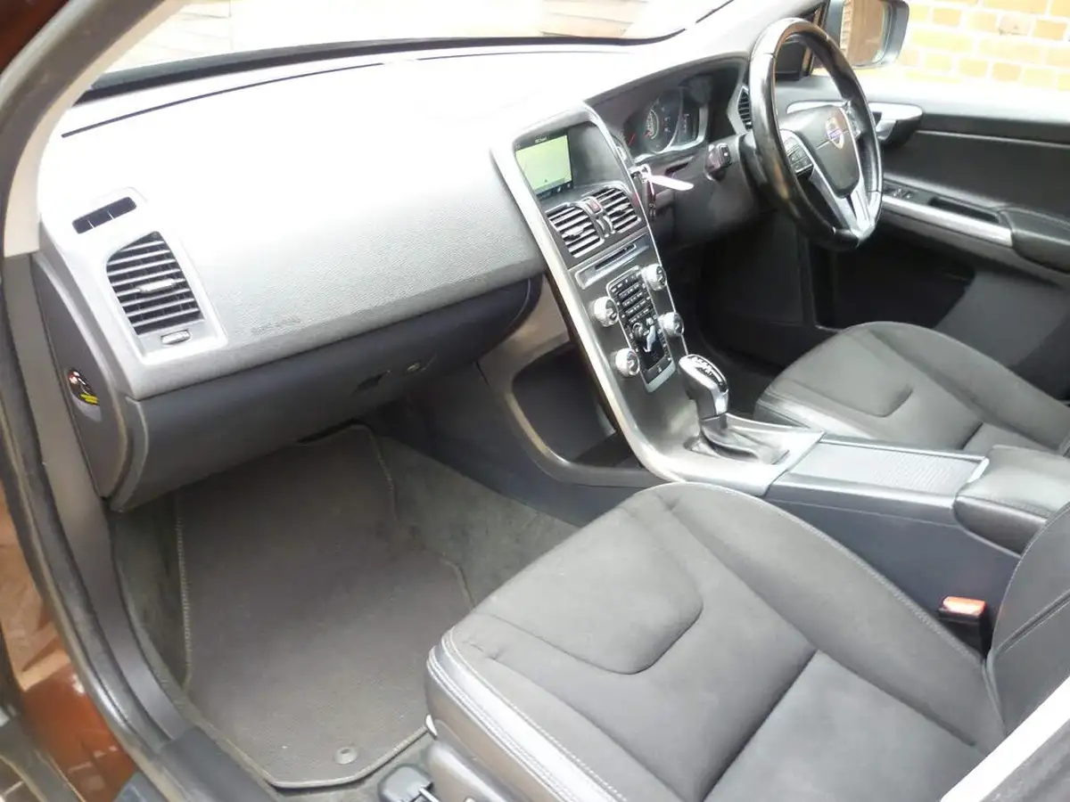 2016-volvo-xc60-20td-d4-se-nav-geartronic-big-33