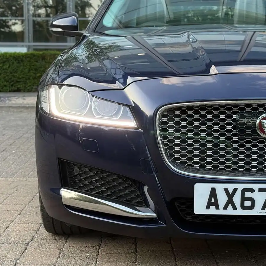 2017-jaguar-xf-20td-portfolio-240ps-awd-saloon-4d-1998cc-auto-big-51