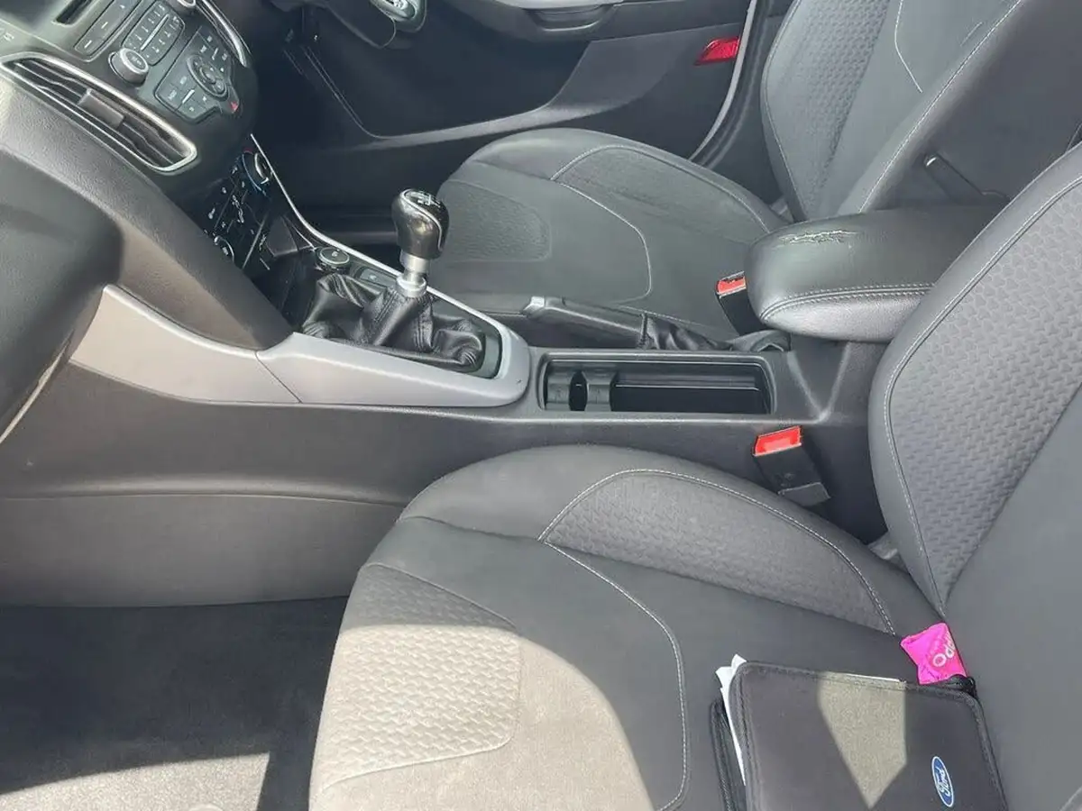 2015-ford-focus-10-zetec-t-125ps-hatchback-big-40