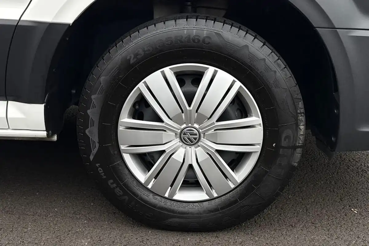 2024-volkswagen-crafter-big-20