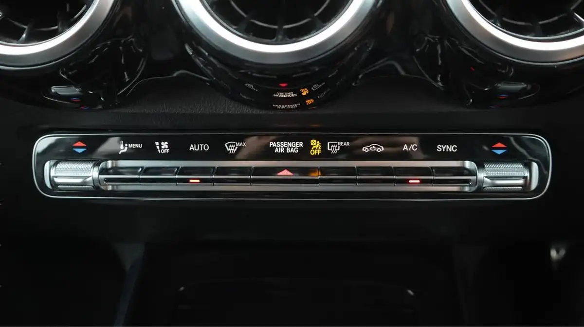 2021-mercedes-benz-glb-class-13-glb200-amg-line-8g-tronic-big-12