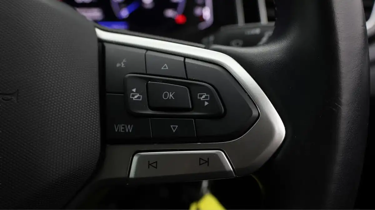 2022-volkswagen-taigo-10-tsi-r-line-big-24