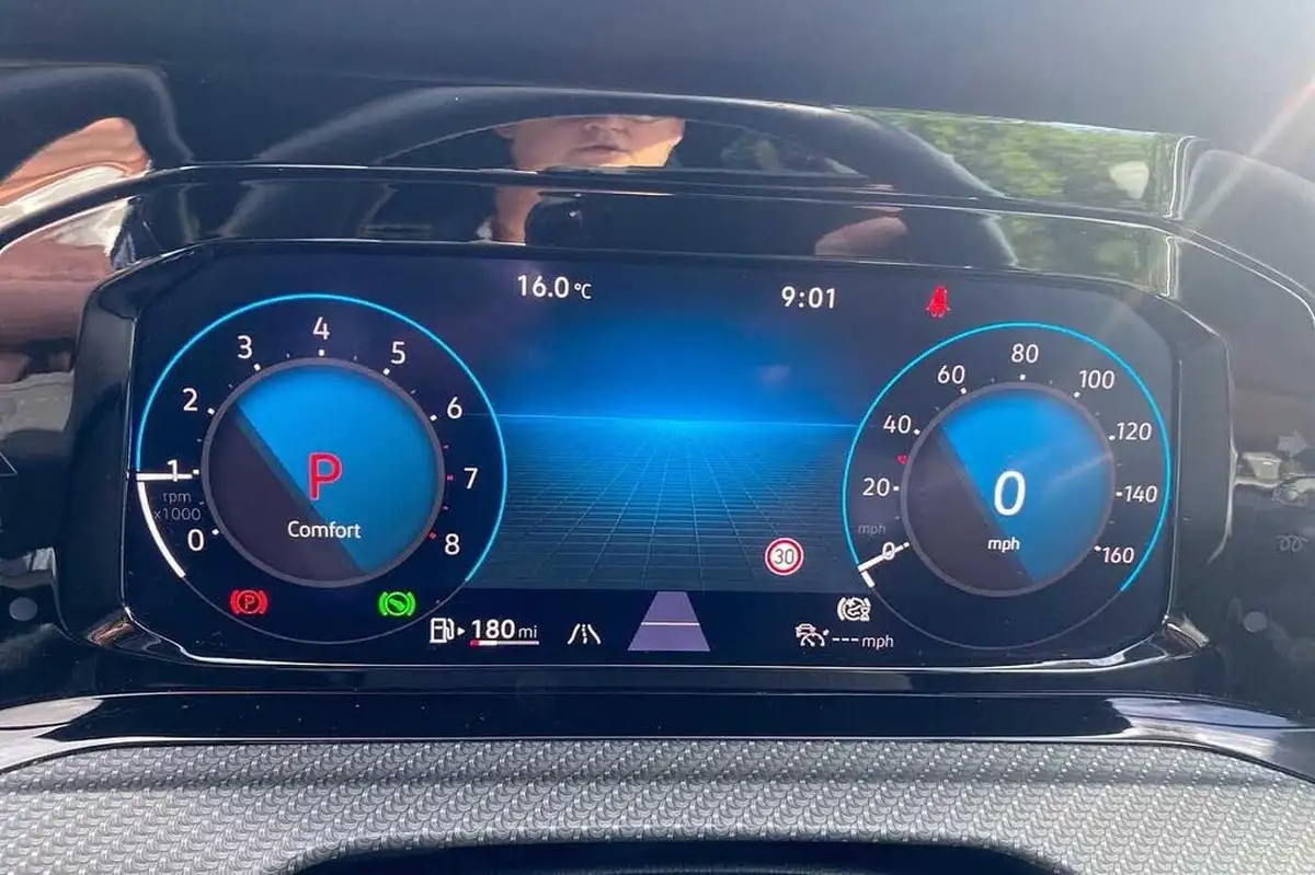 2022-volkswagen-golf-15-etsi-r-line-150ps-hatchback-big-15