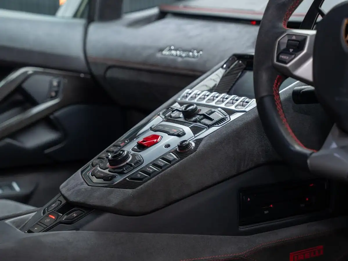 2016-lamborghini-aventador-65-lp-750-4-superveloce-coupe-big-52