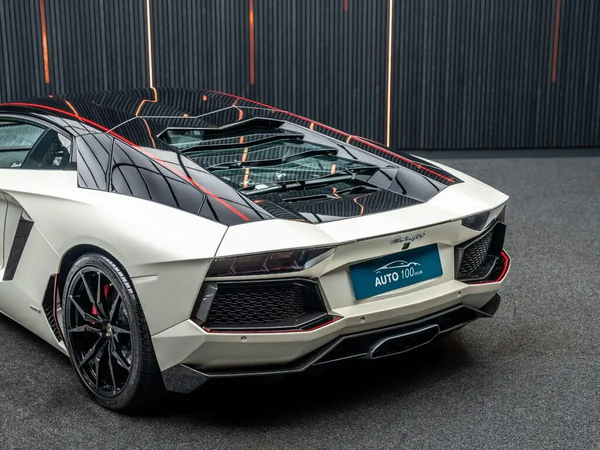 2016-lamborghini-aventador-65-lp-750-4-superveloce-coupe-big-28