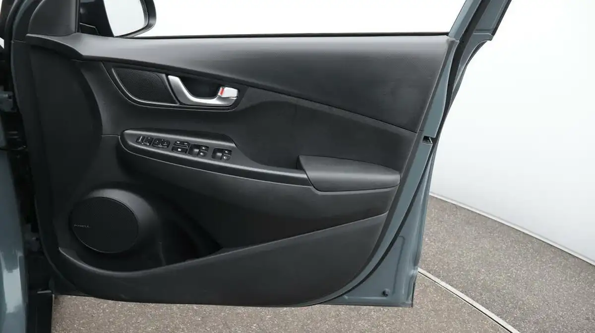 2022-hyundai-kona-e-premium-204ps-64kwh-7kw-obc-big-15