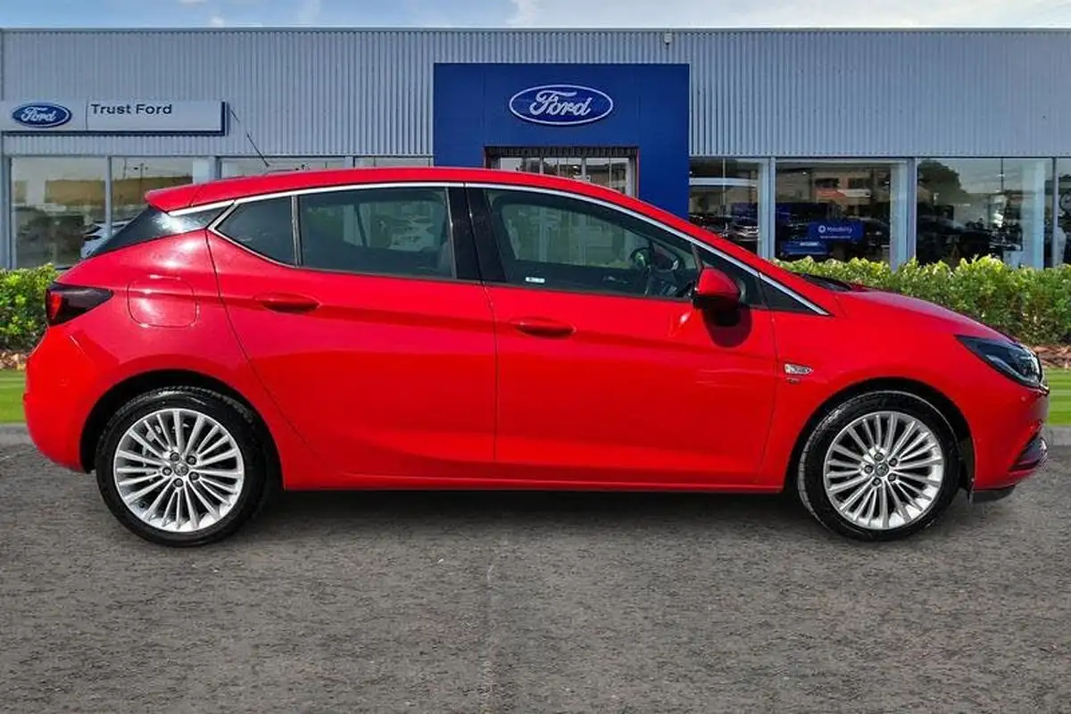 2017-vauxhall-astra-16cdti-elite-110ps-hatchback-big-2