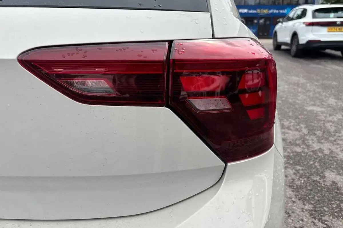 2022-volkswagen-polo-10-tsi-life-big-21