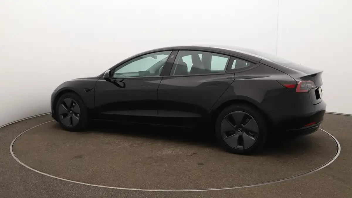 2022-tesla-model-3-e-long-range-big-33