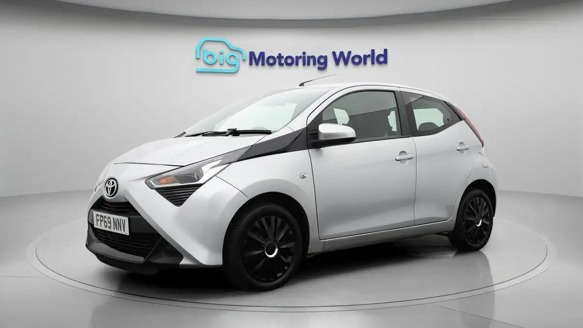 2019-toyota-aygo-10-vvt-i-x-play-big-3