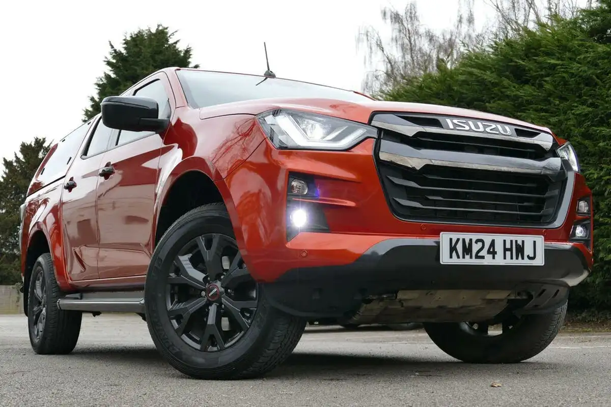 2024-isuzu-d-max-19td-v-cross-steel-edition-auto-big-6