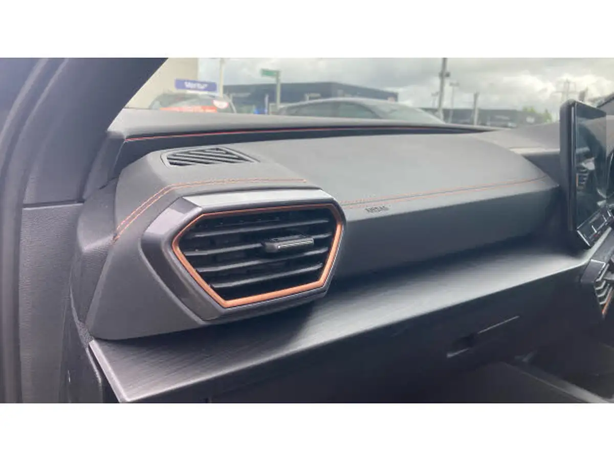 2024-cupra-formentor-14-e-hybrid-v2-big-35
