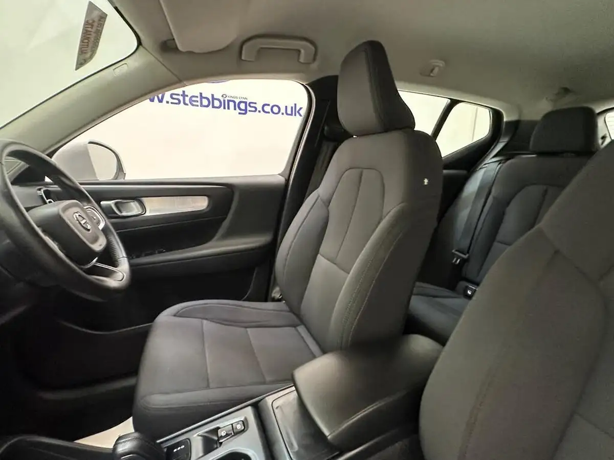 2020-volvo-xc40-20td-d3-momentum-geartronic-big-24