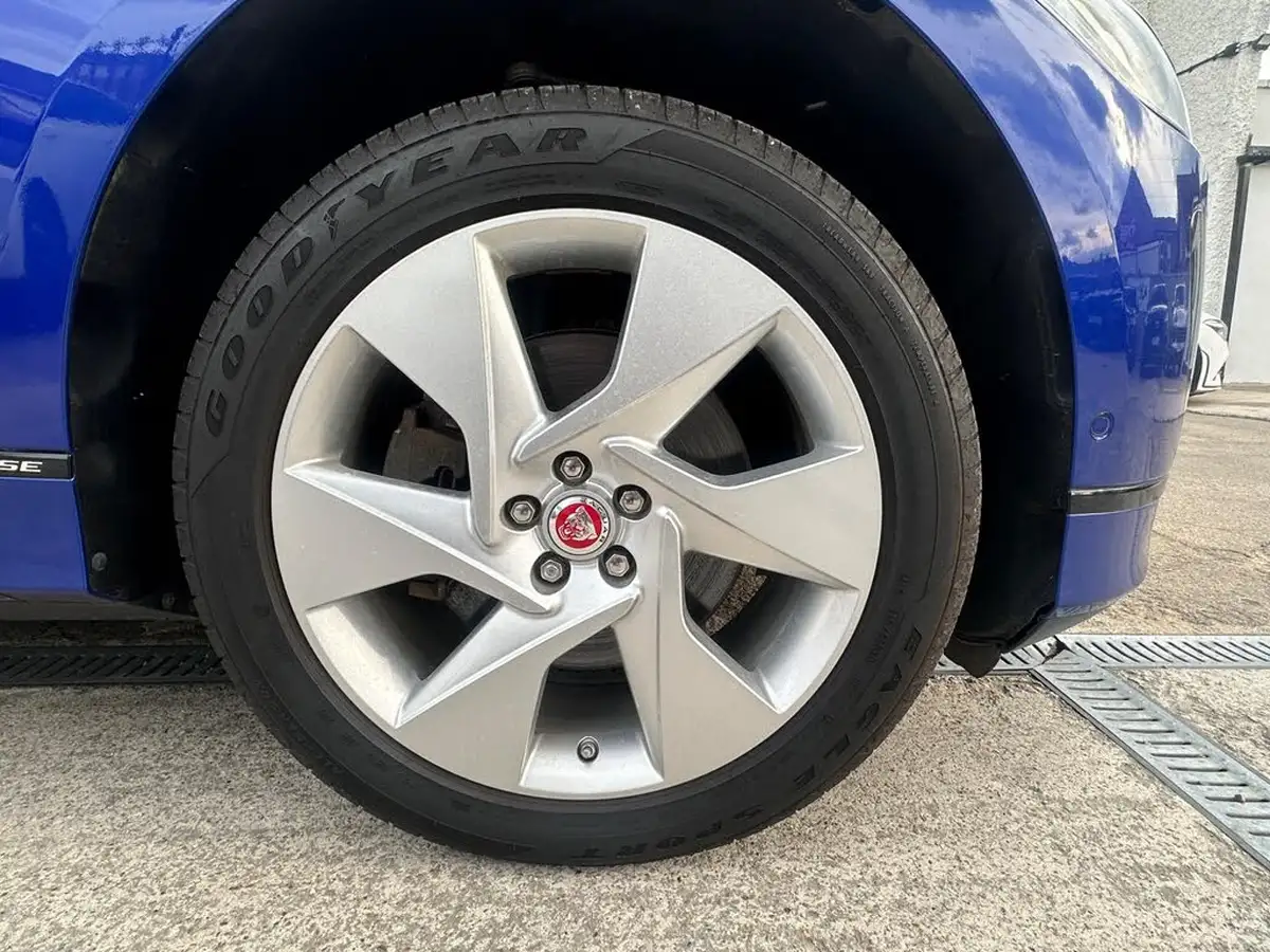 2019-jaguar-i-pace-ev400-se-big-20