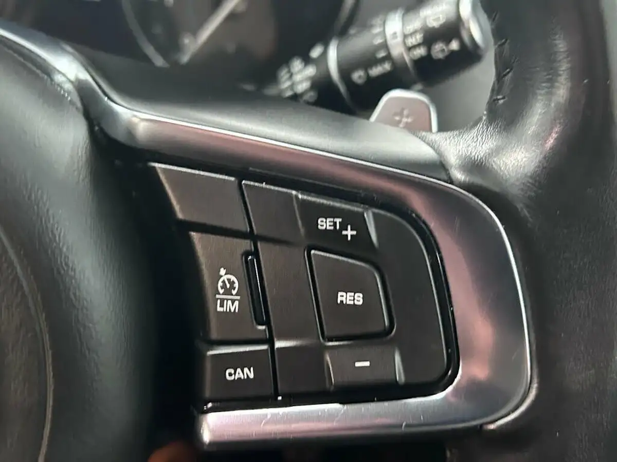 2017-jaguar-f-pace-20-i4d-r-sport-180ps-ss-auto-big-30