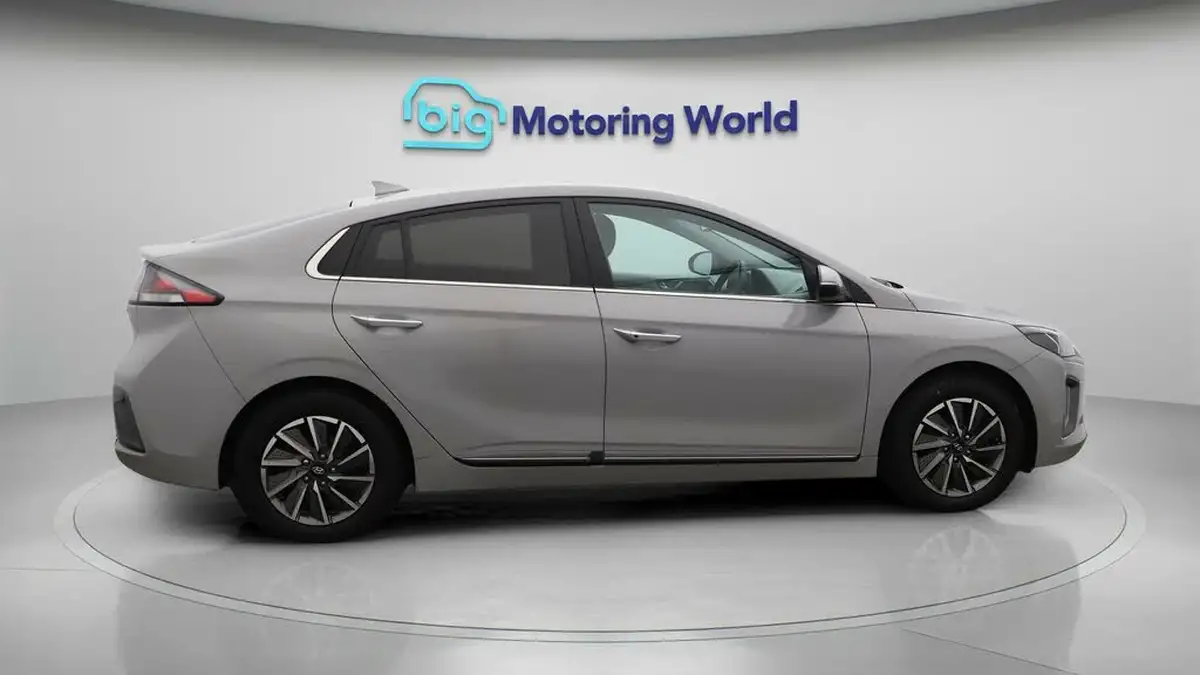 2022-hyundai-ioniq-e-premium-se-electric-big-8
