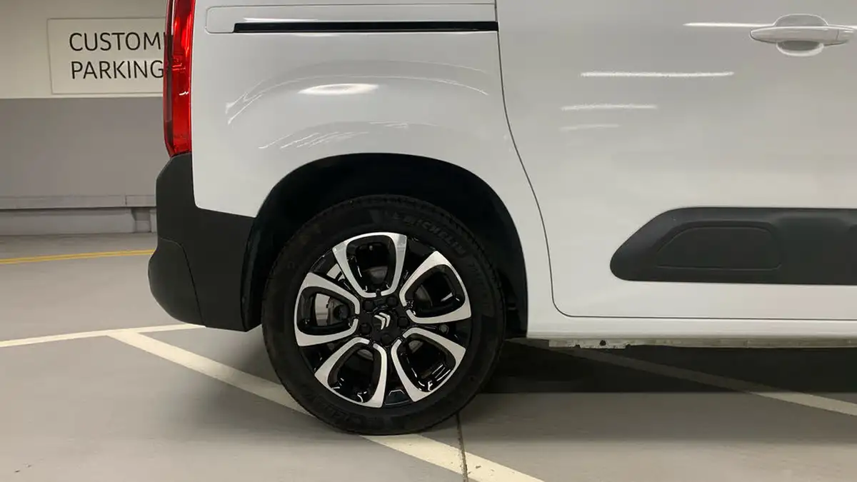 2023-citroen-berlingo-e-flair-xtr-m-size-big-15