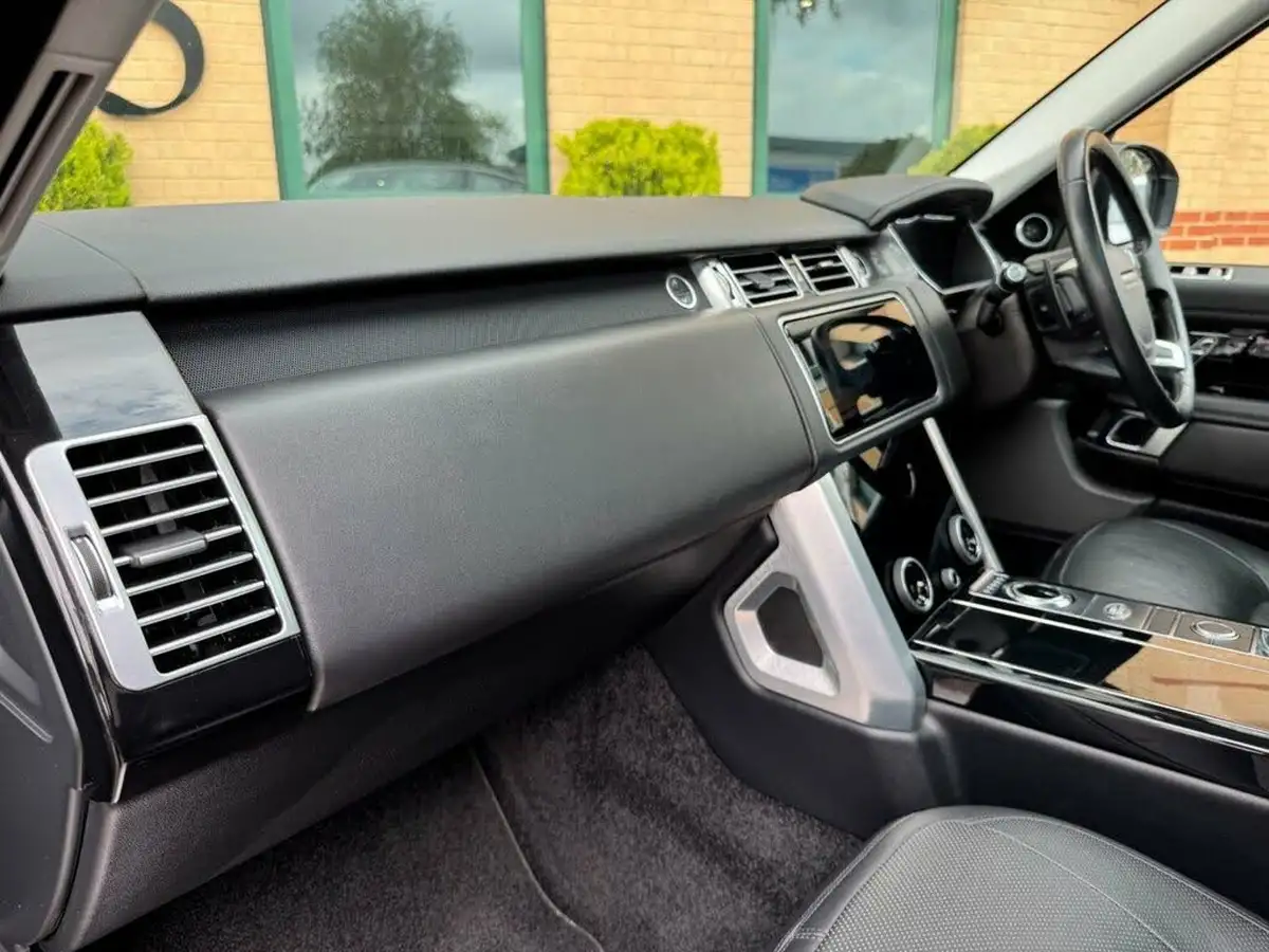 2018-land-rover-range-rover-30tdv6-vogue-big-9