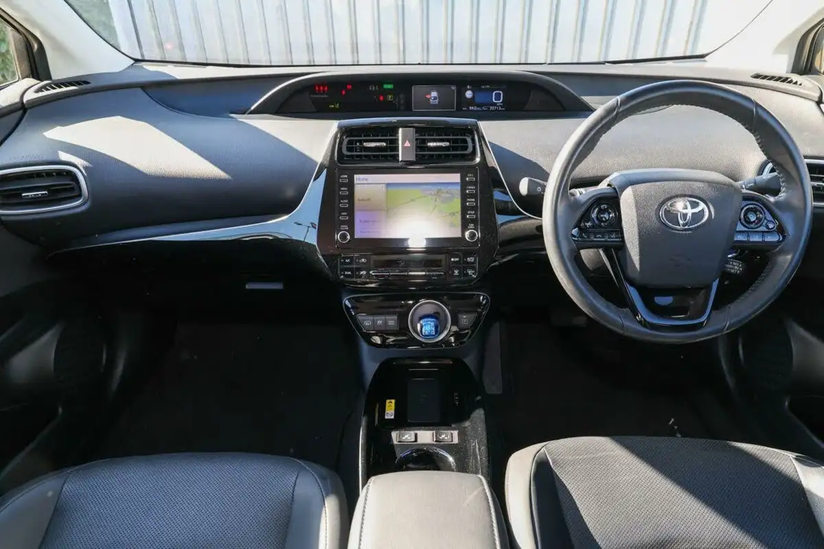 2021-toyota-prius-18-vvt-i-excel-plug-in-e-cvt-big-4