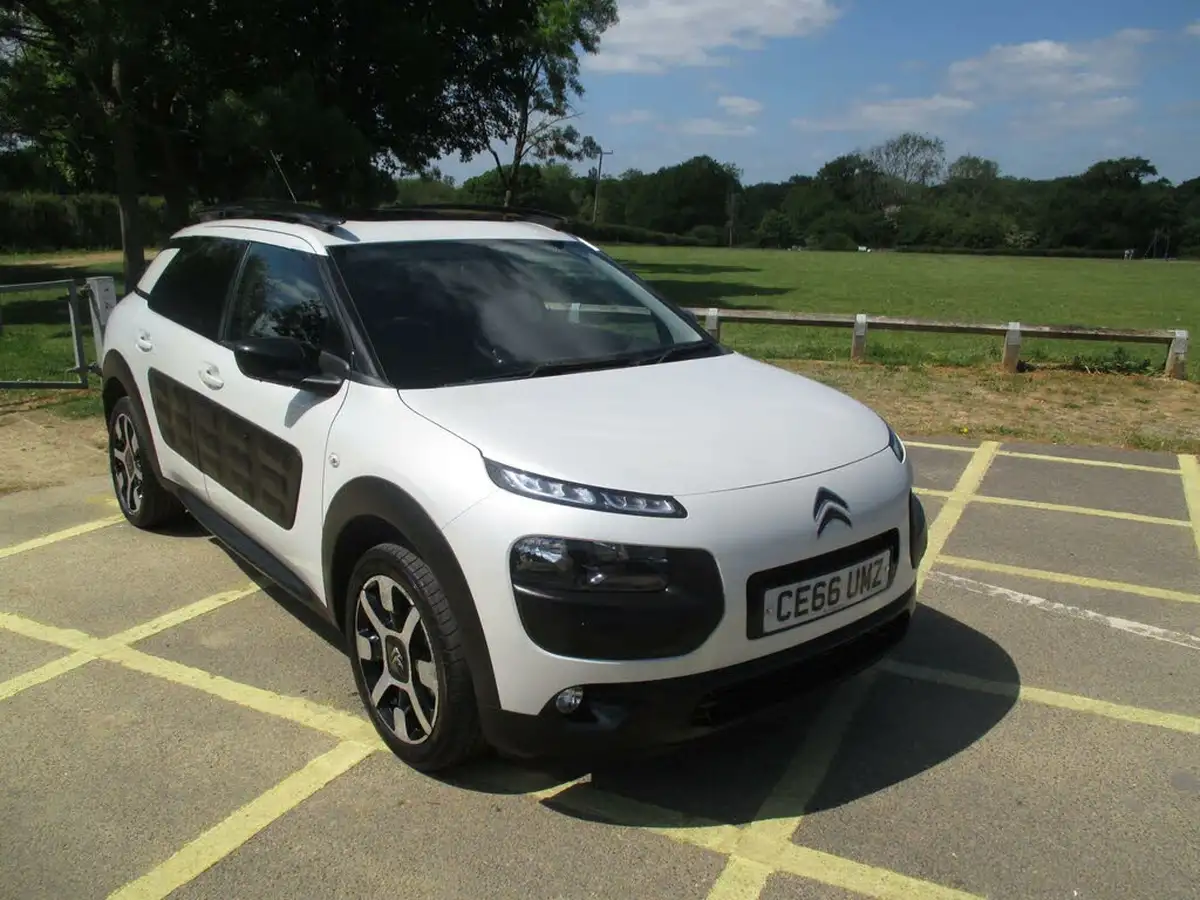 2016-citroen-c4-cactus-16bluehdi-flair-edition-big-2
