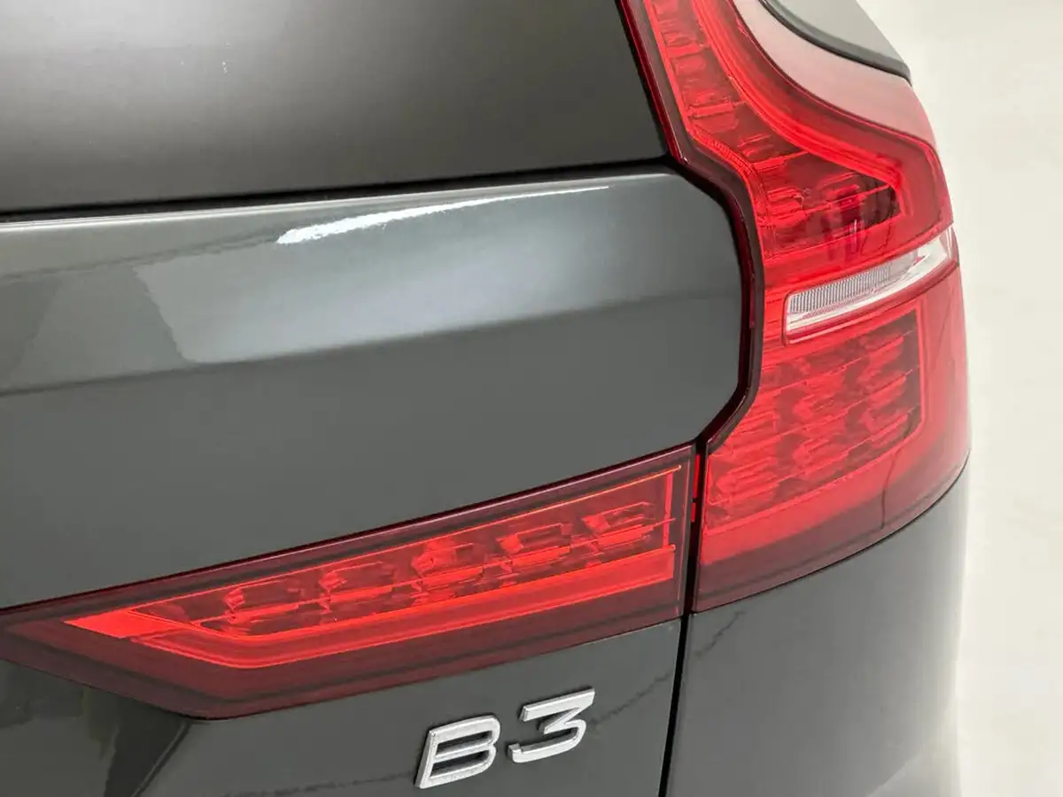 2021-volvo-v60-20-b3-r-design-161bhp-big-30