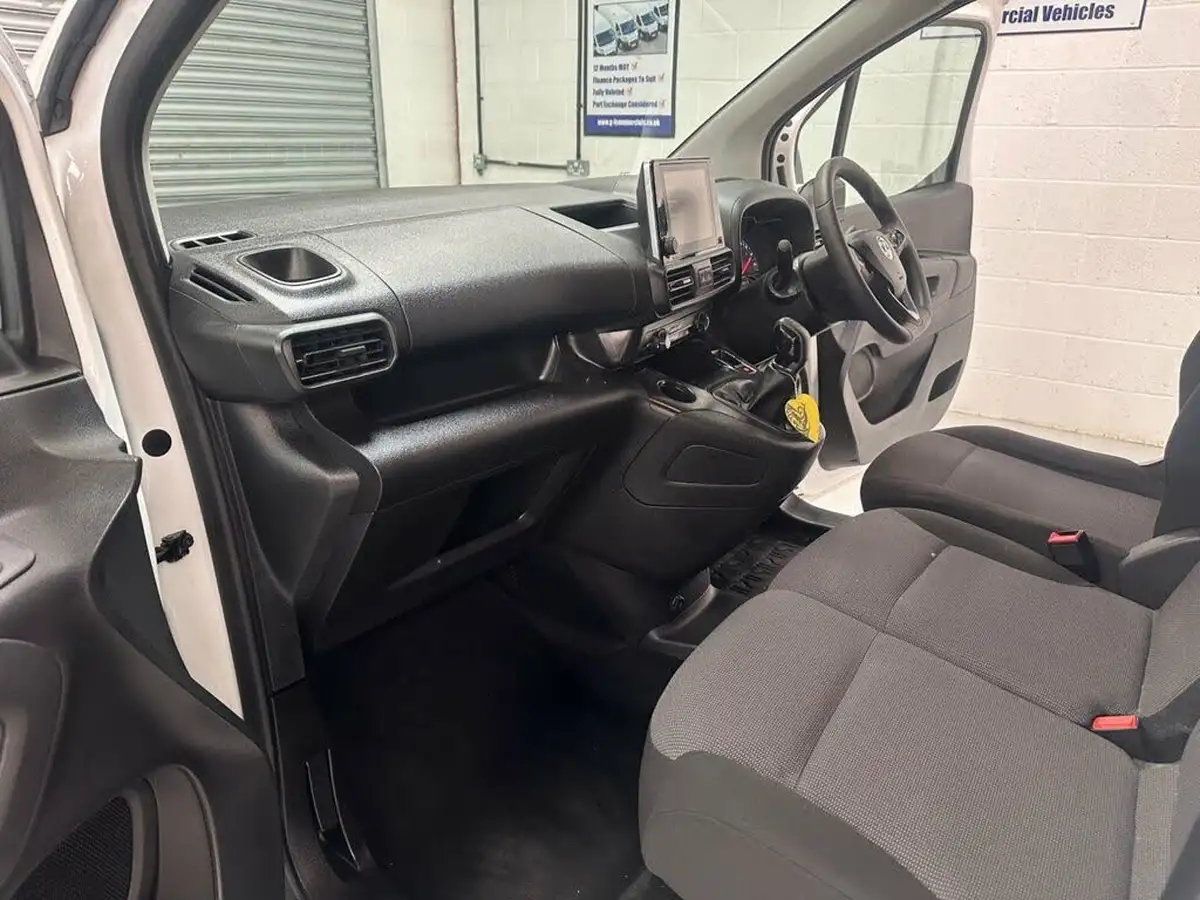 2021-vauxhall-combo-15cdti-sportive-2300-100pseu6dt-l1h1-panel-big-24