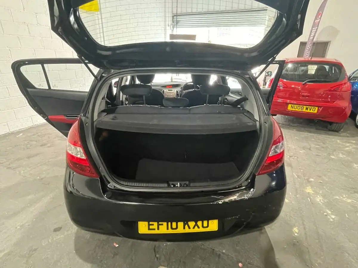 2010-hyundai-i20-12-comfort-5d-big-18