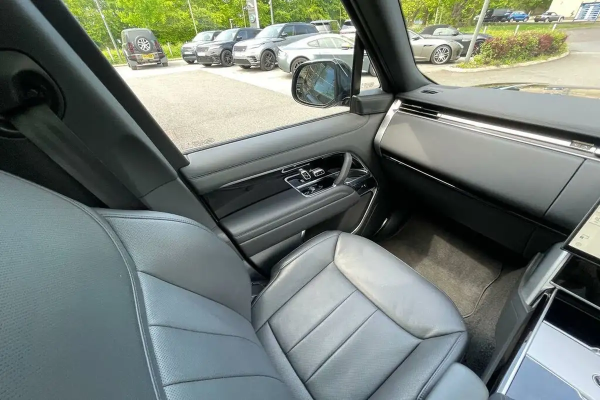 2023-land-rover-range-rover-30-d350-hse-big-12