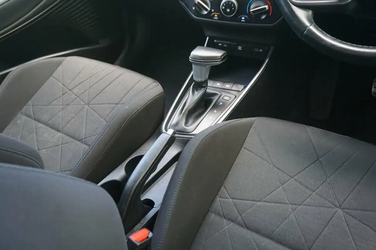 2022-hyundai-bayon-10-t-gdi-se-connect-dct-big-18