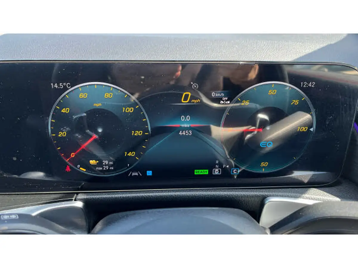 2022-mercedes-benz-eqb-e-eqb-300-amg-line-big-17