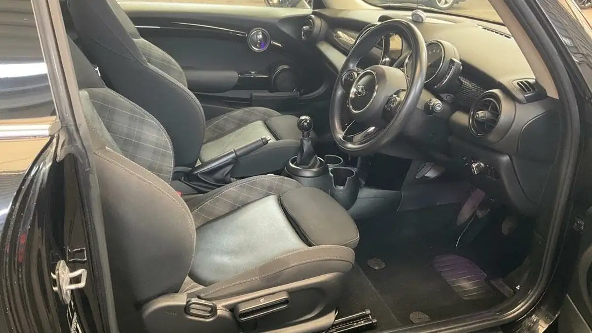 2018-mini-cooper-20-cooper-s-classic-ss-hatchback-3d-big-7