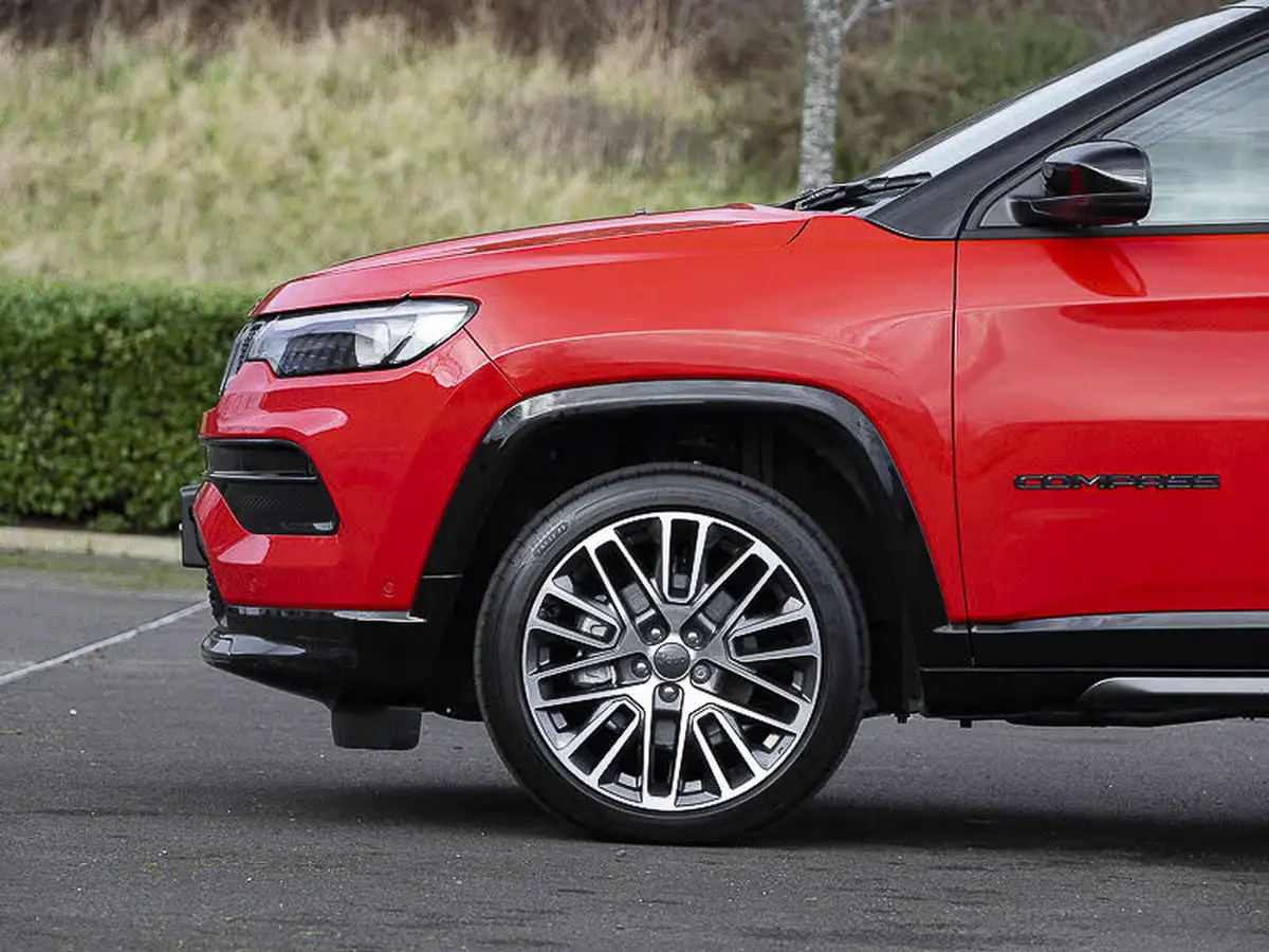 2024-jeep-compass-15-altitude-big-18