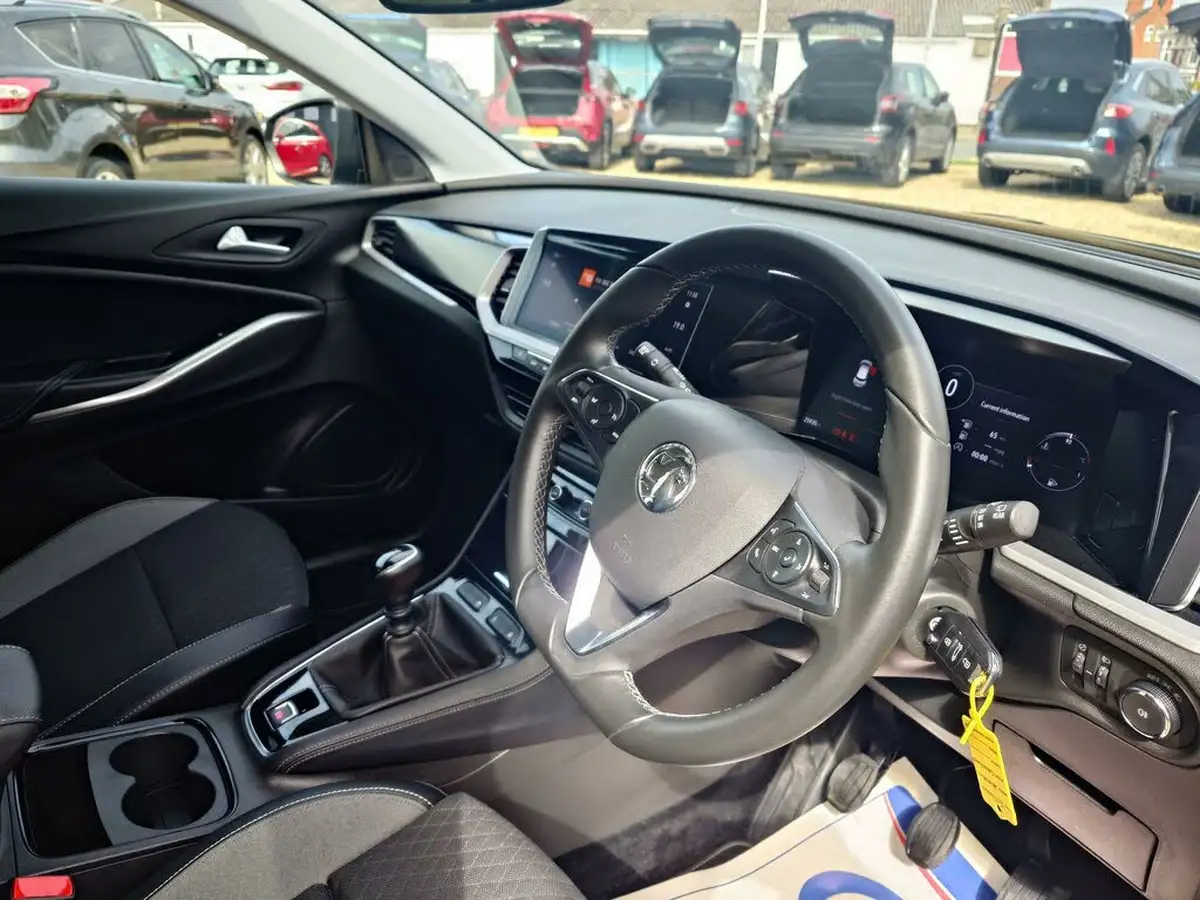 2022-vauxhall-grandland-12-gs-line-big-31