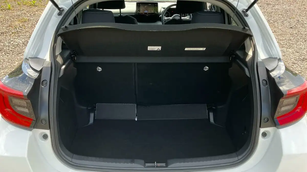 2021-toyota-yaris-15-vvt-i-design-big-13
