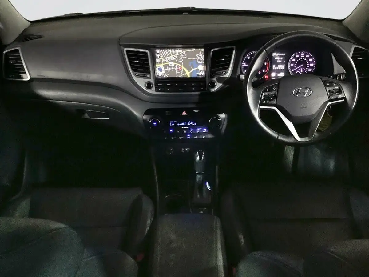 2017-hyundai-tucson-17crdi-blue-drive-premium-141ps-dct-big-2